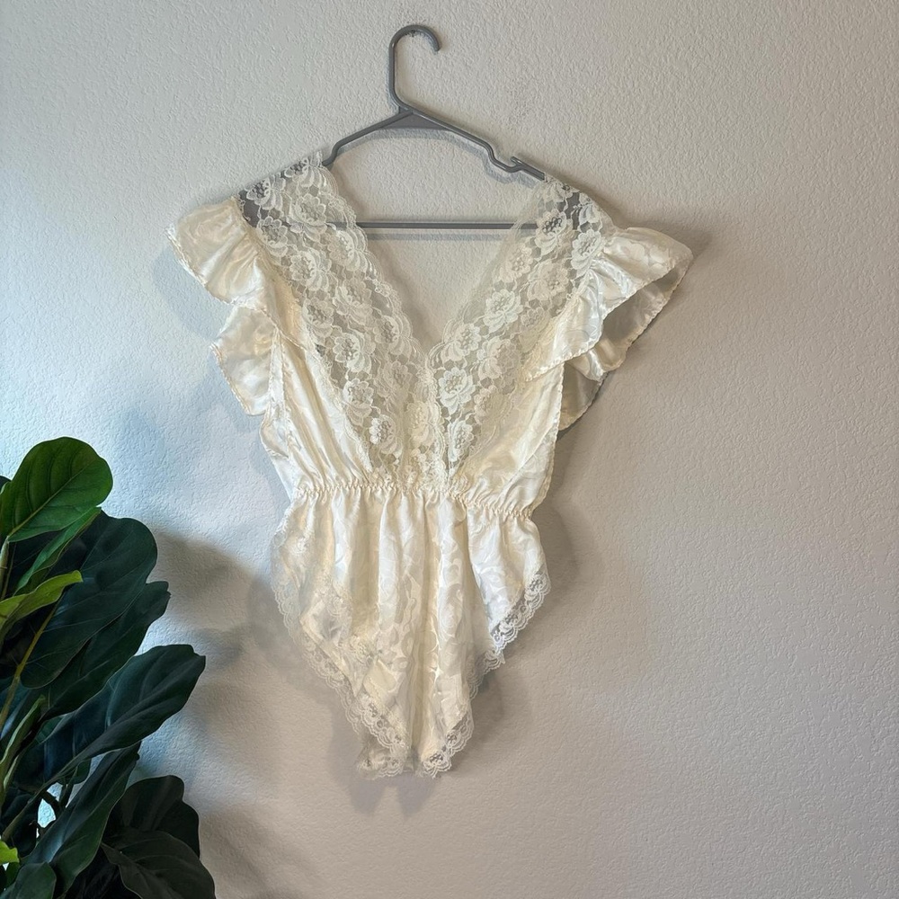 Lily of France Cream Lace bodysuit - Picture 4 of 7